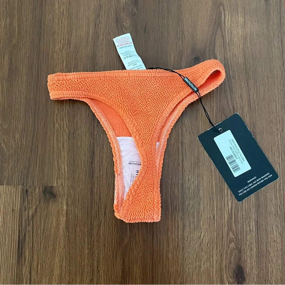 Pretty Little Thing Bikini Bottom one size‎ thong Coral Crinkle